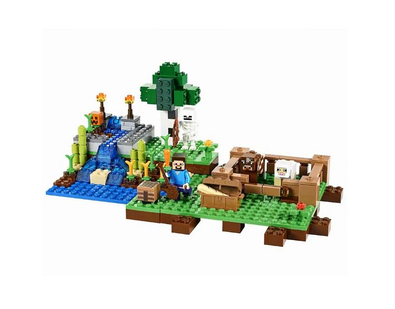 Illustration for article titled Photos Of The Upcoming Lego Minecraft Sets